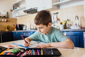 Homeschooling: Welche Ausrüstung brauchen Kinder?